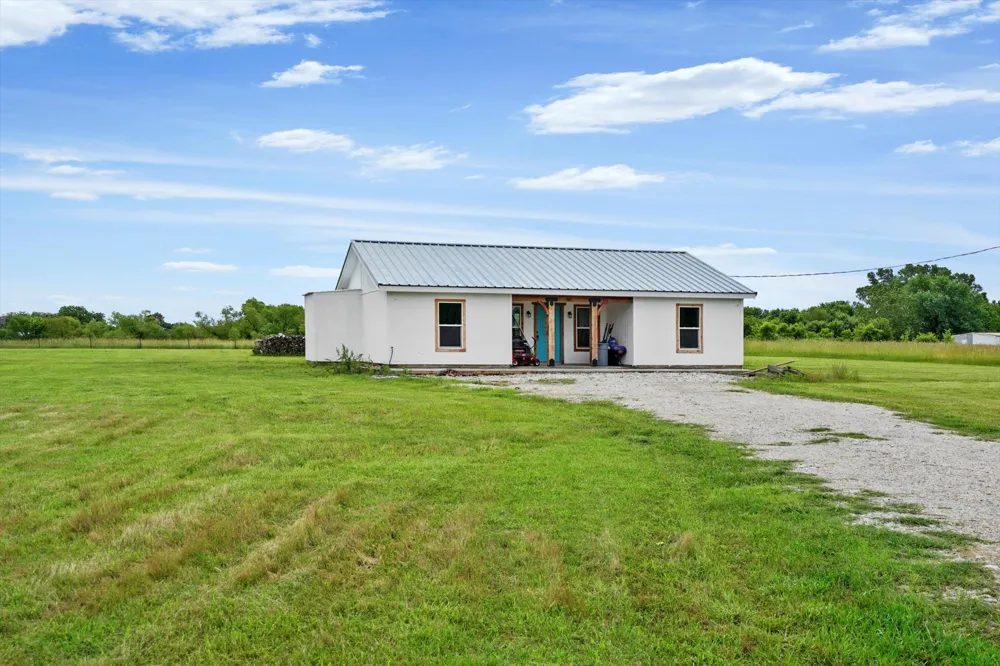 2200 166th Road Mounds, OK 74047