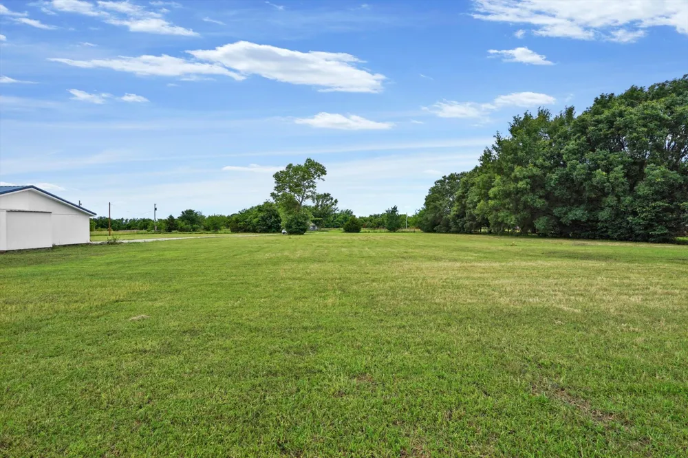 2200 166th Road Mounds, OK 74047