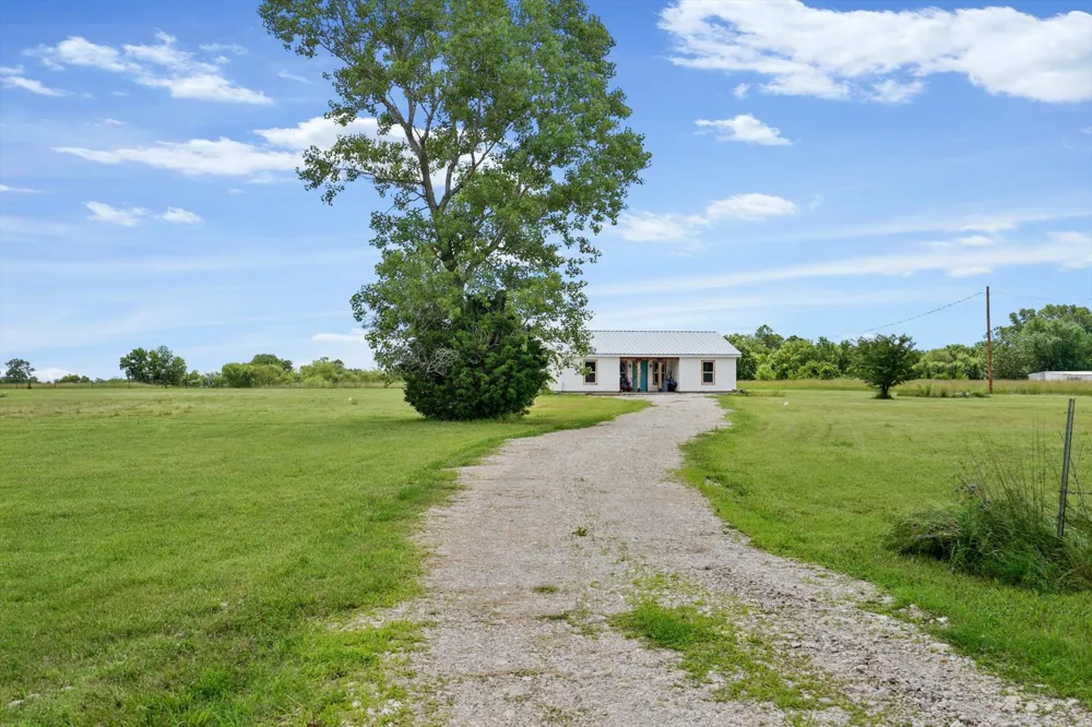 2200 166th Road Mounds, OK 74047