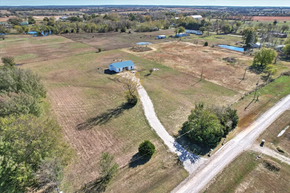 2200 166th Road Mounds, OK 74047