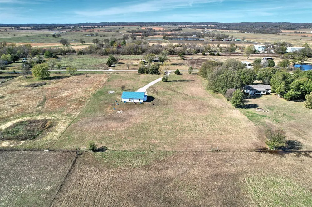 2200 166th Road Mounds, OK 74047