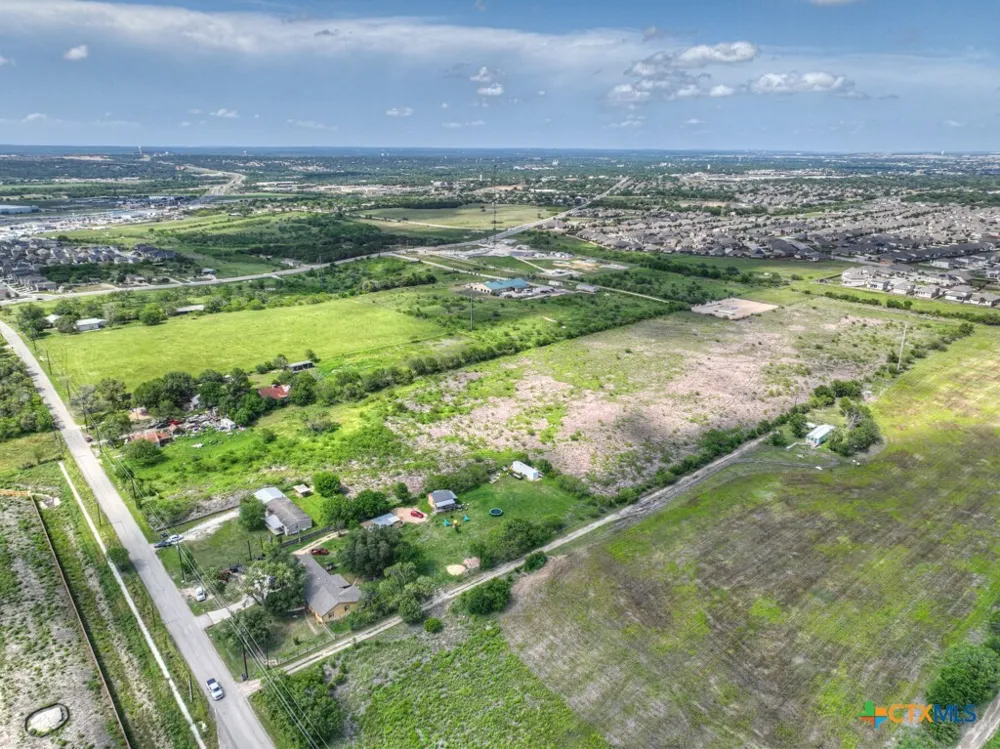 521 Ron Road Marion, TX 78124