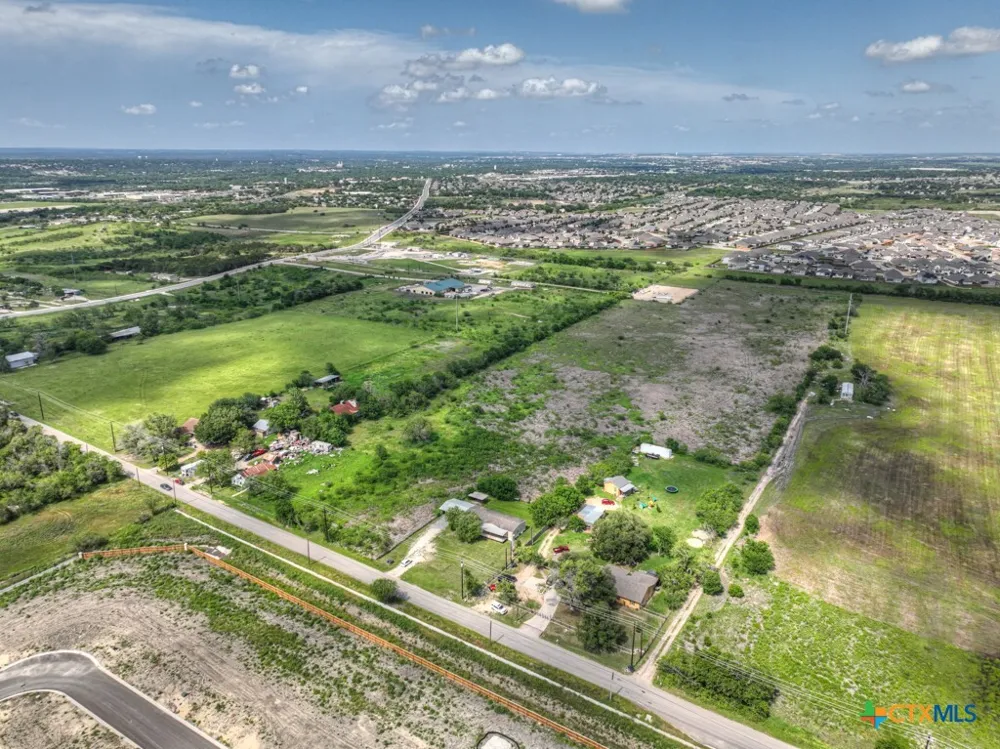 521 Ron Road Marion, TX 78124
