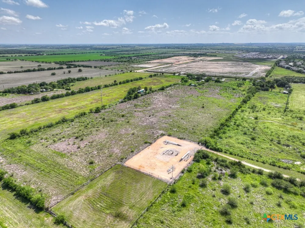 521 Ron Road Marion, TX 78124