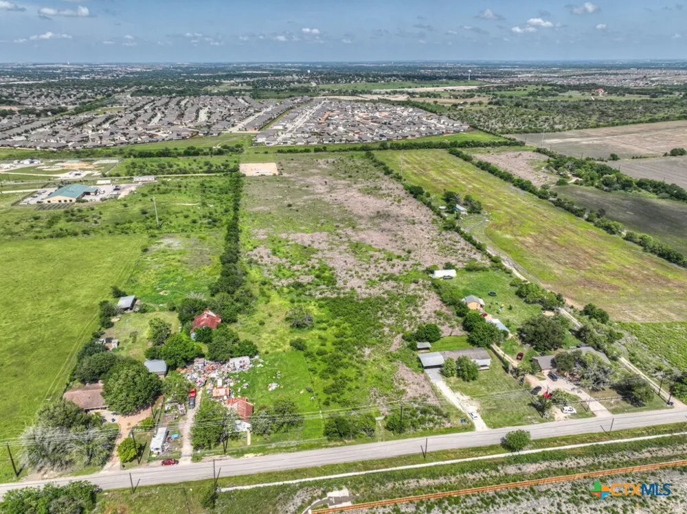 521 Ron Road Marion, TX 78124
