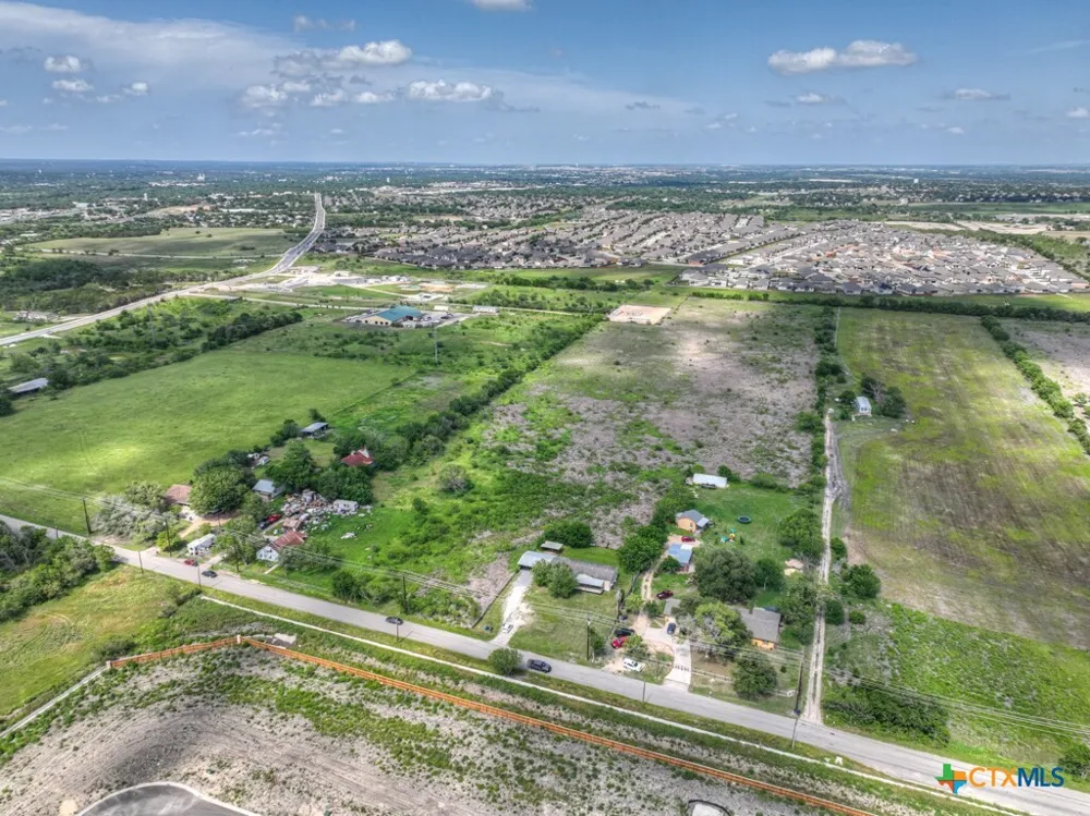 521 Ron Road Marion, TX 78124