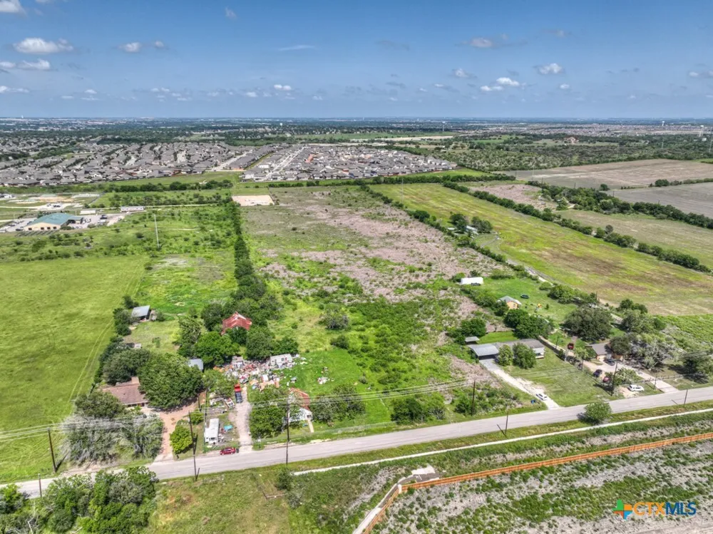 521 Ron Road Marion, TX 78124