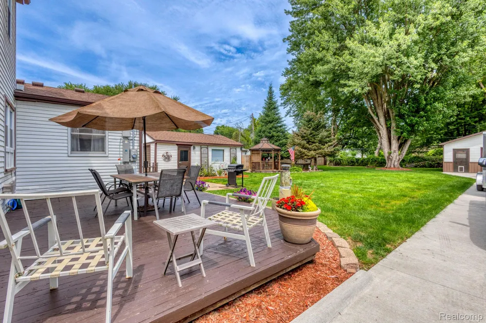 39076 Winkler Street Harrison Charter Township, MI 48045