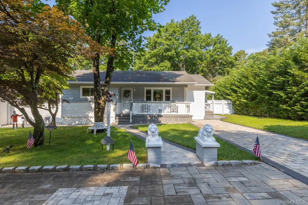 276 Parkway Drive Calverton, NY 11933