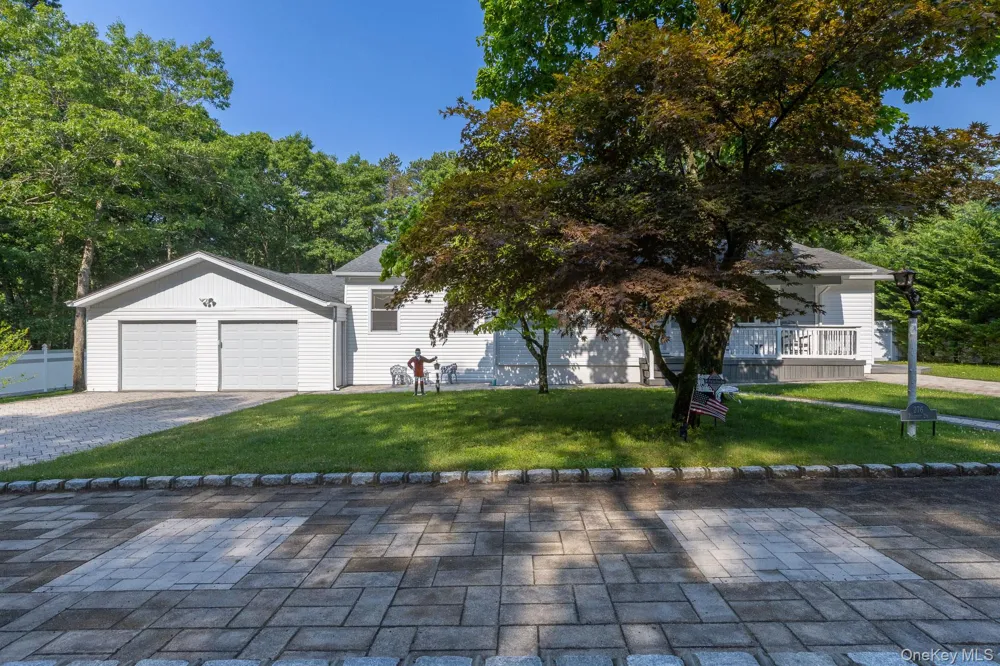 276 Parkway Drive Calverton, NY 11933