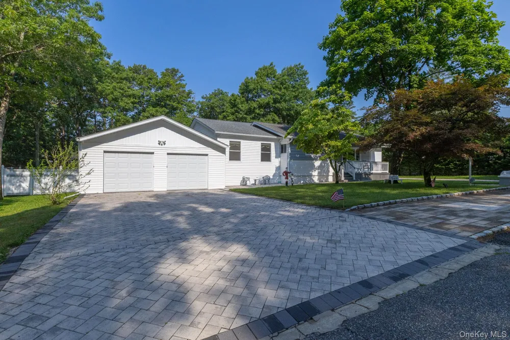 276 Parkway Drive Calverton, NY 11933