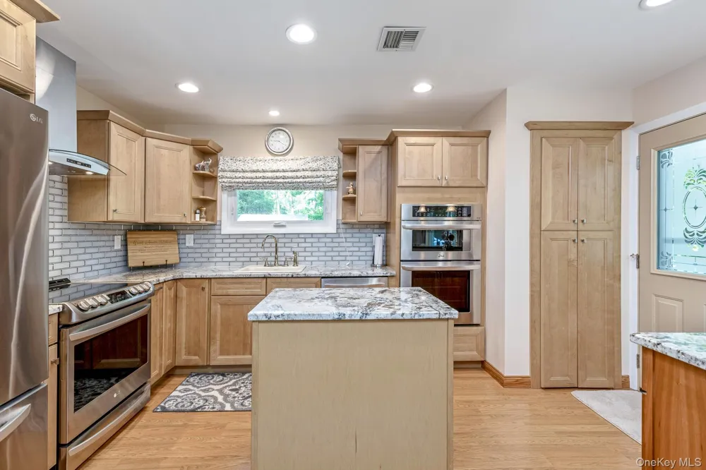 276 Parkway Drive Calverton, NY 11933