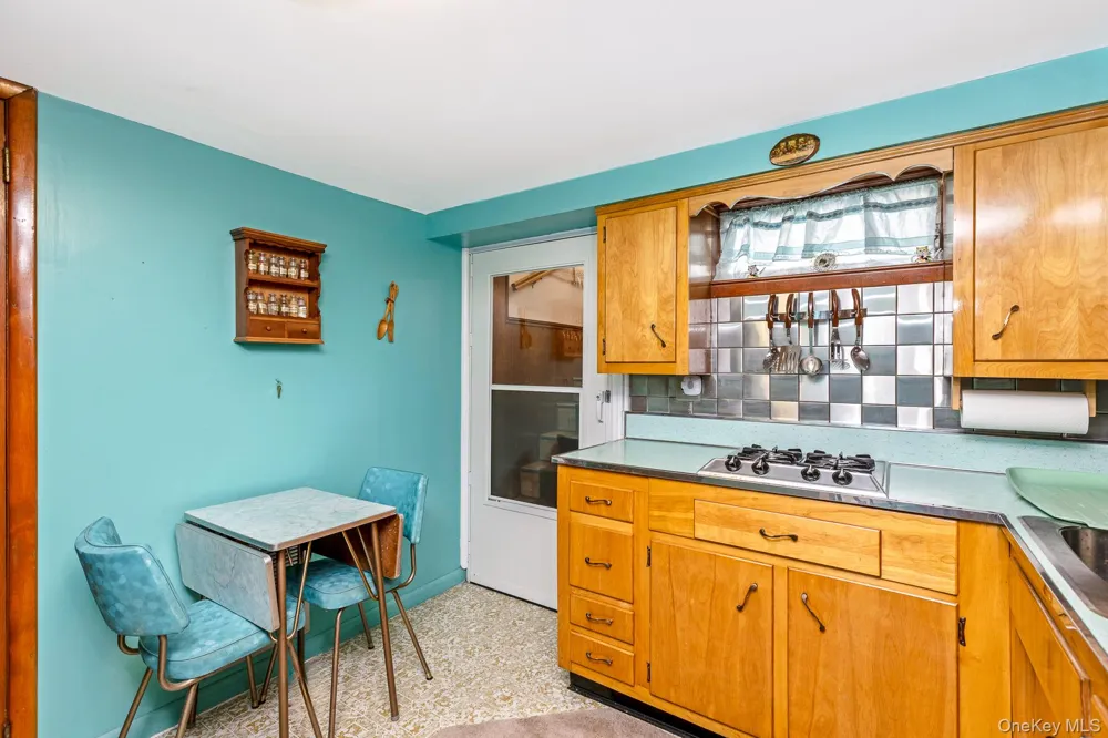 276 Parkway Drive Calverton, NY 11933