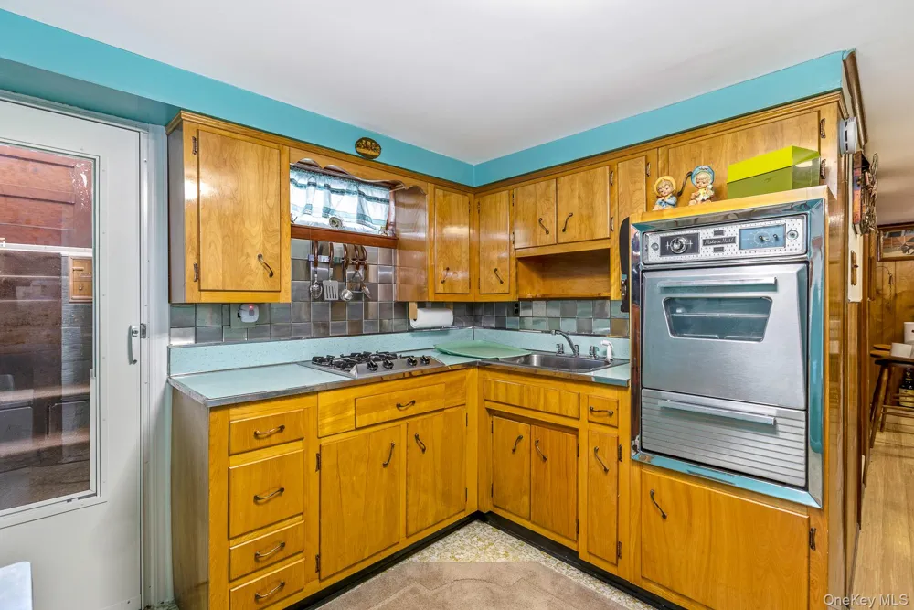 276 Parkway Drive Calverton, NY 11933