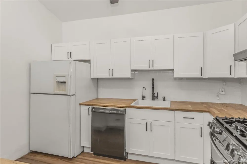 6117 231st Street #2 Oakland Gardens, NY 11364