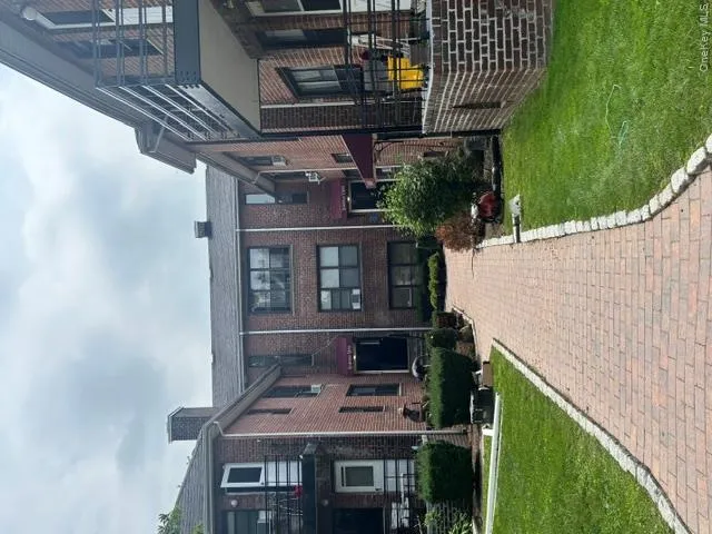 33 Van Wart Avenue White Plains, NY 10606