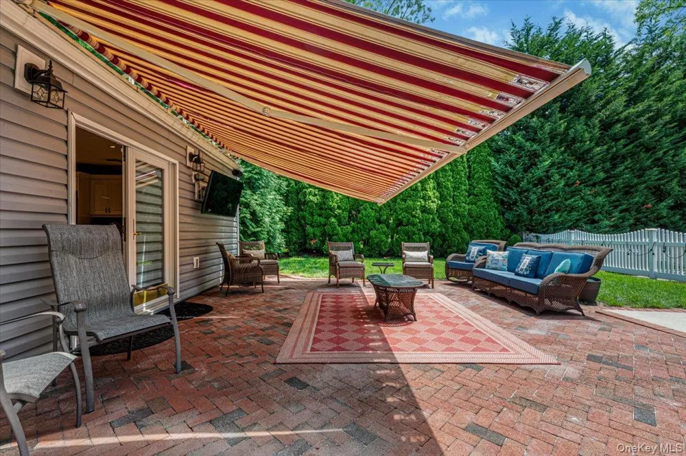 98 Florida Avenue Commack, NY 11725