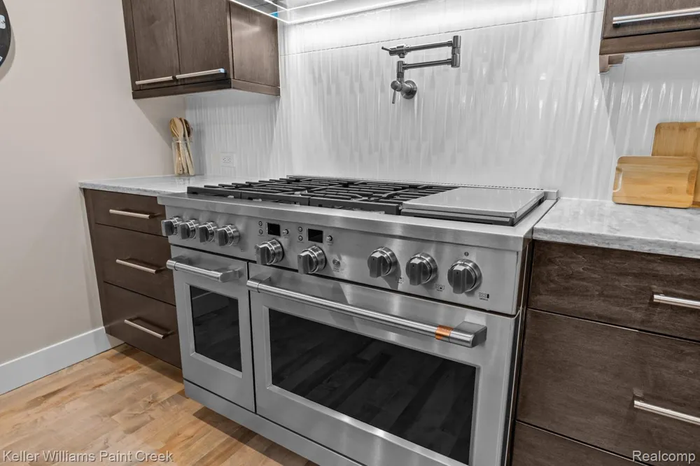 5800 Lockwood Drive Washington Township, MI 48094