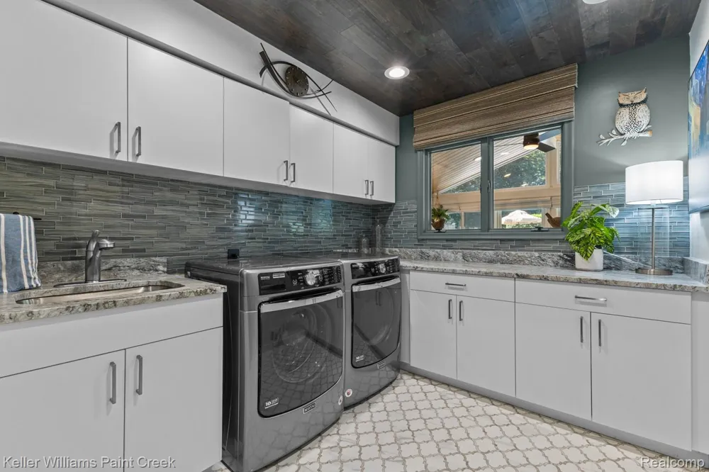 5800 Lockwood Drive Washington Township, MI 48094