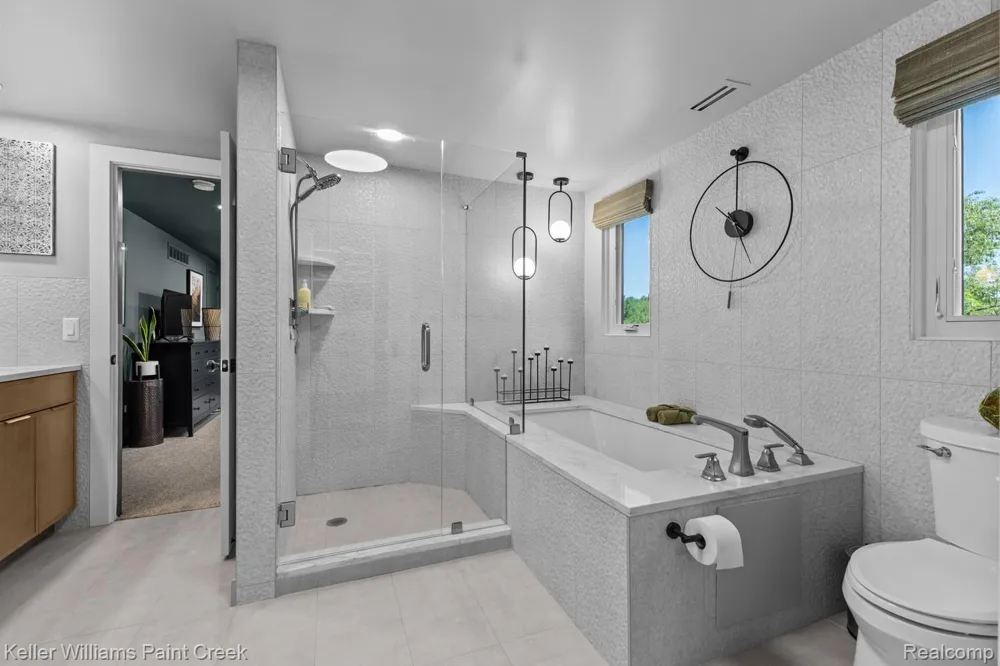 5800 Lockwood Drive Washington Township, MI 48094