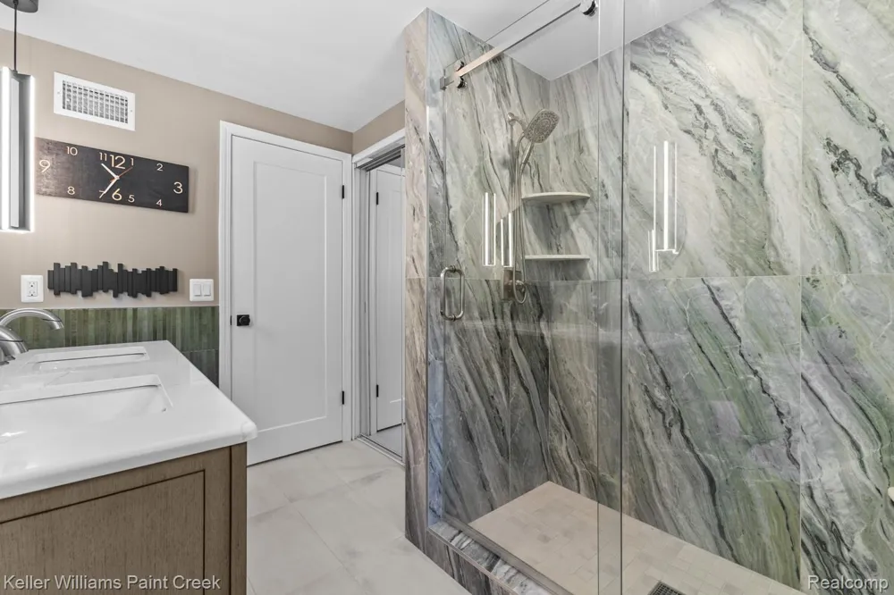 5800 Lockwood Drive Washington Township, MI 48094