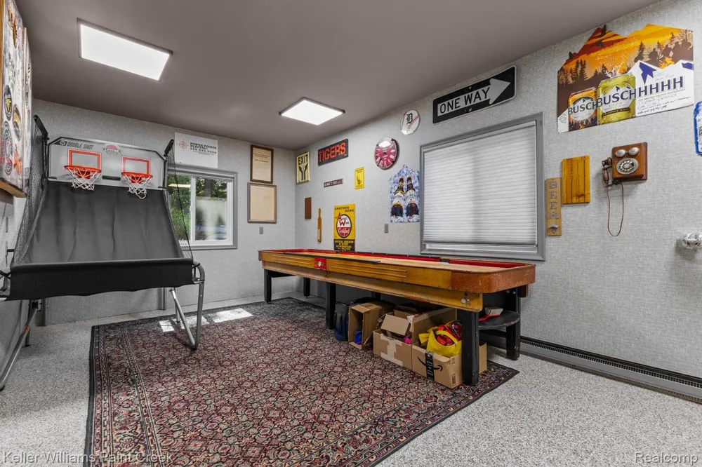 5800 Lockwood Drive Washington Township, MI 48094