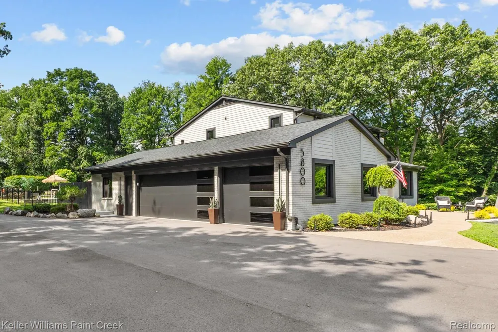 5800 Lockwood Drive Washington Township, MI 48094