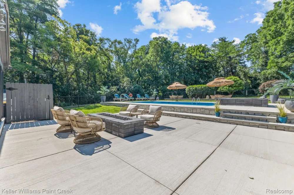 5800 Lockwood Drive Washington Township, MI 48094