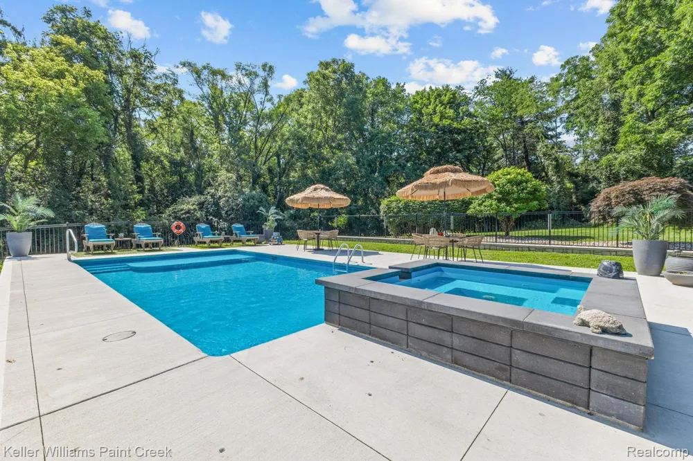 5800 Lockwood Drive Washington Township, MI 48094