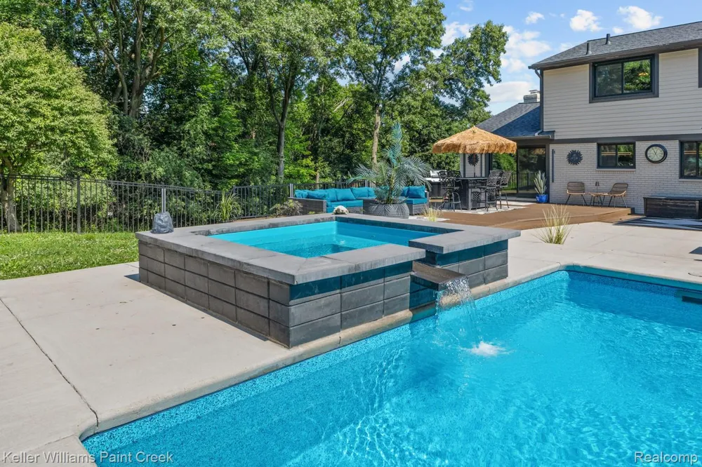5800 Lockwood Drive Washington Township, MI 48094