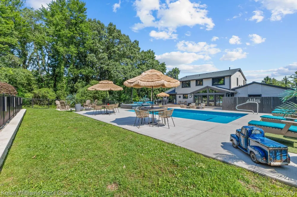 5800 Lockwood Drive Washington Township, MI 48094