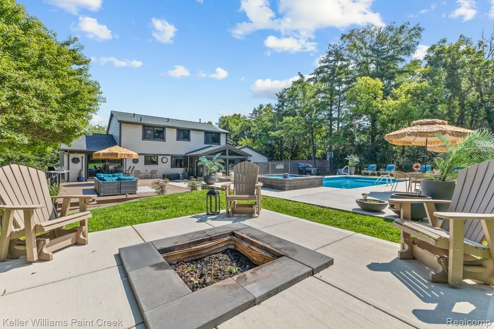 5800 Lockwood Drive Washington Township, MI 48094