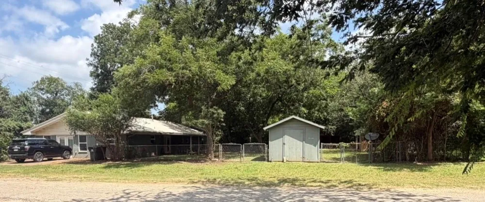 204 Rockdale Street Lexington, TX 78947