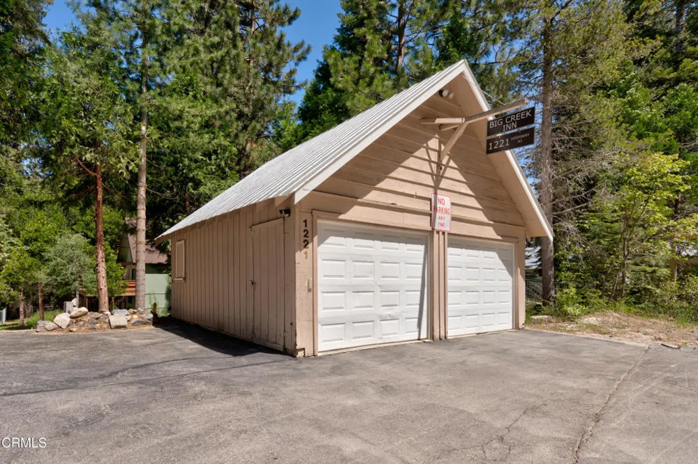 1221 Highway 41 Fish Camp, CA 93623