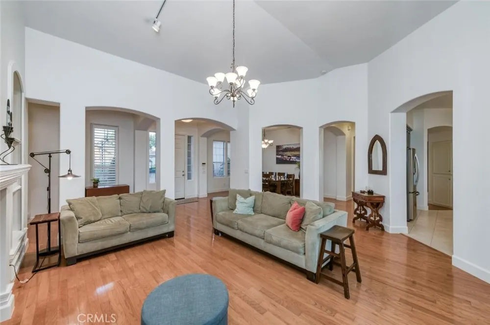 73 W Houston Clovis, CA 93611