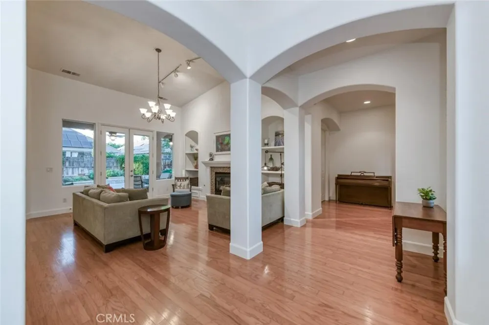 73 W Houston Clovis, CA 93611