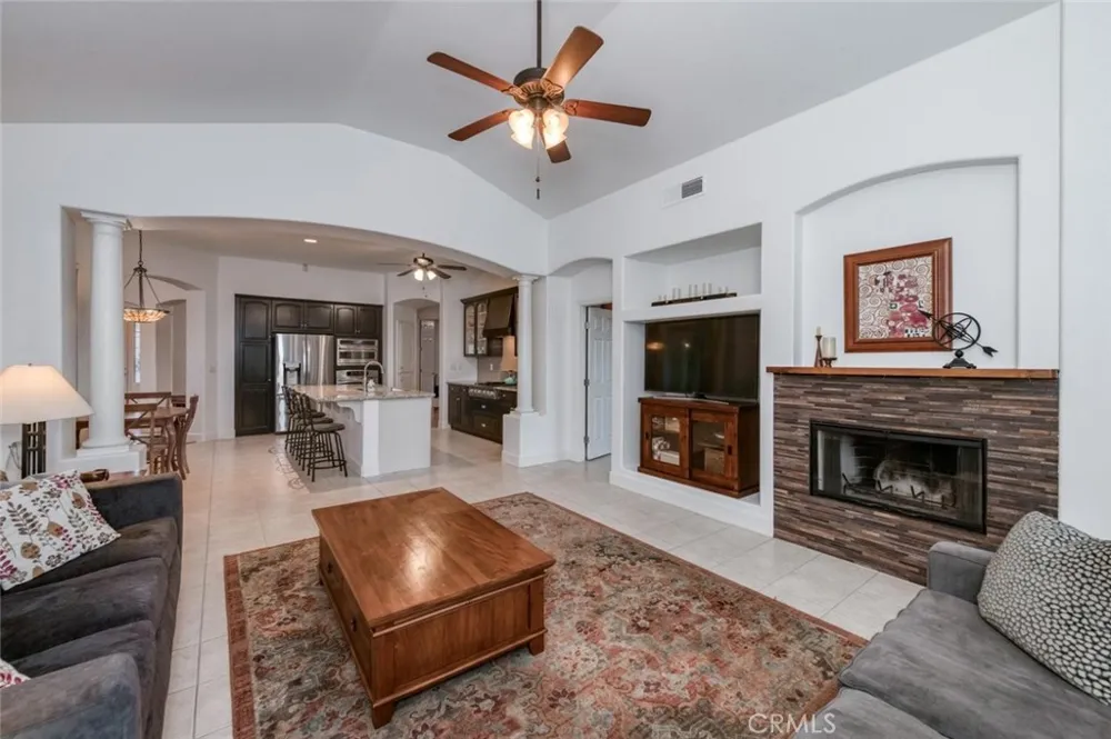 73 W Houston Clovis, CA 93611