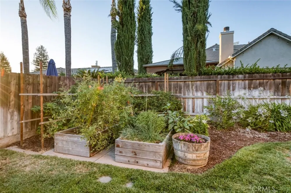 73 W Houston Clovis, CA 93611
