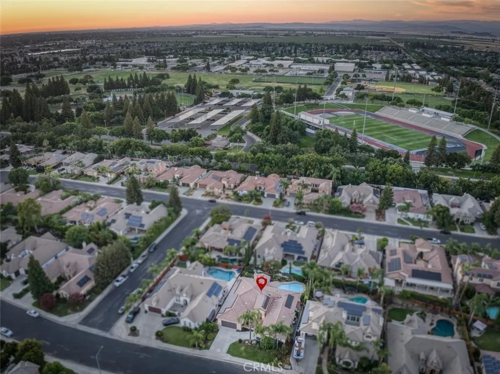 73 W Houston Clovis, CA 93611