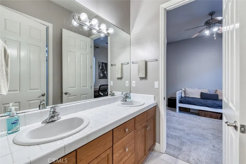 73 W Houston Clovis, CA 93611