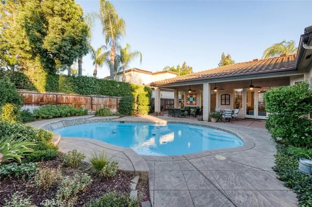 73 W Houston Clovis, CA 93611