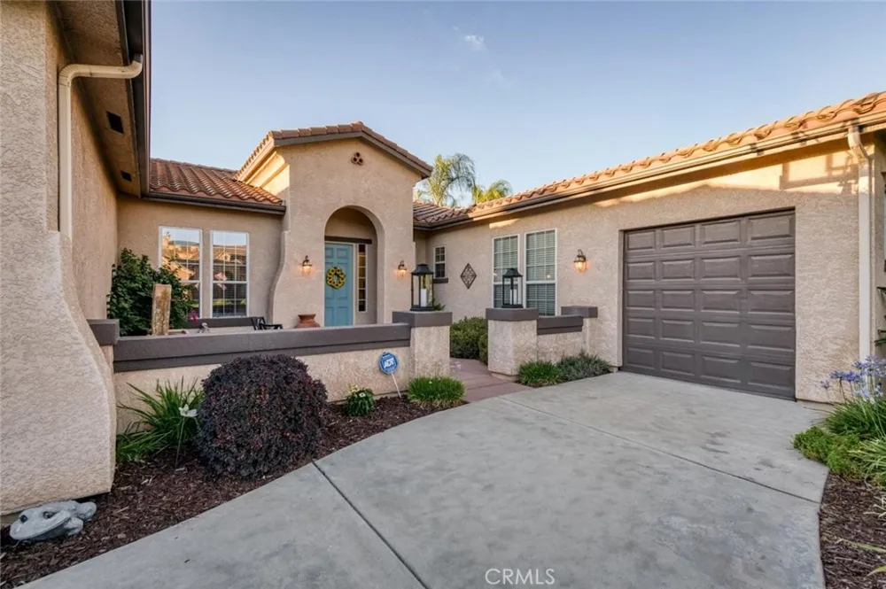 73 W Houston Clovis, CA 93611