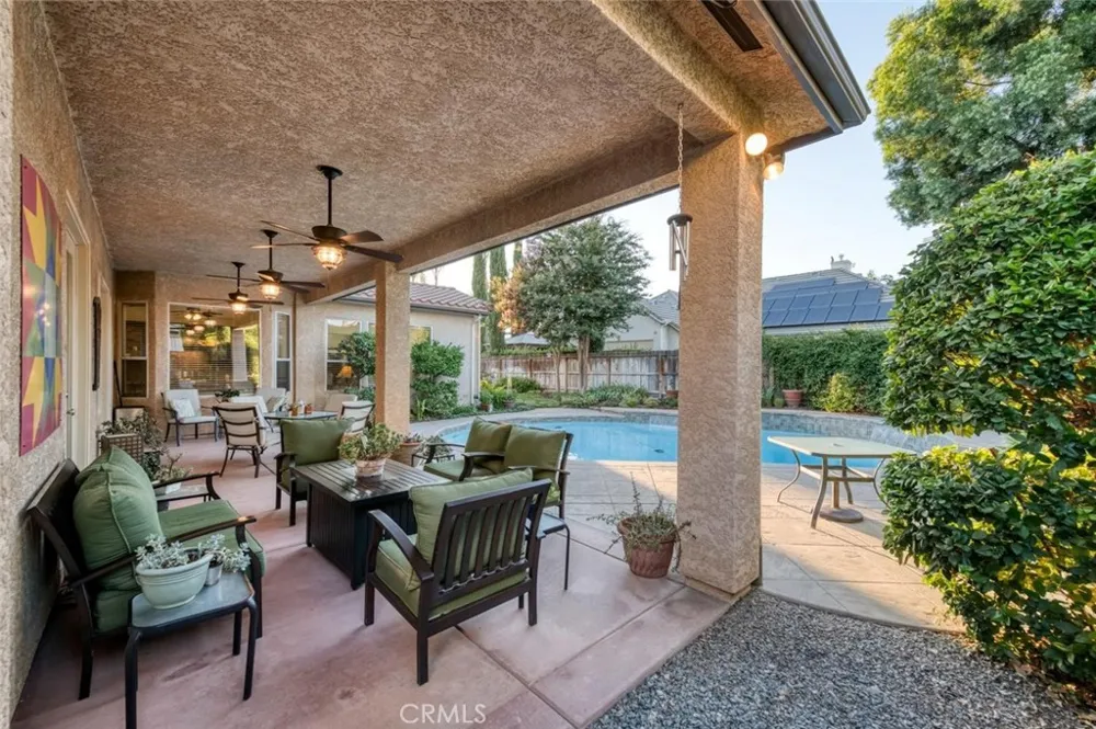 73 W Houston Clovis, CA 93611