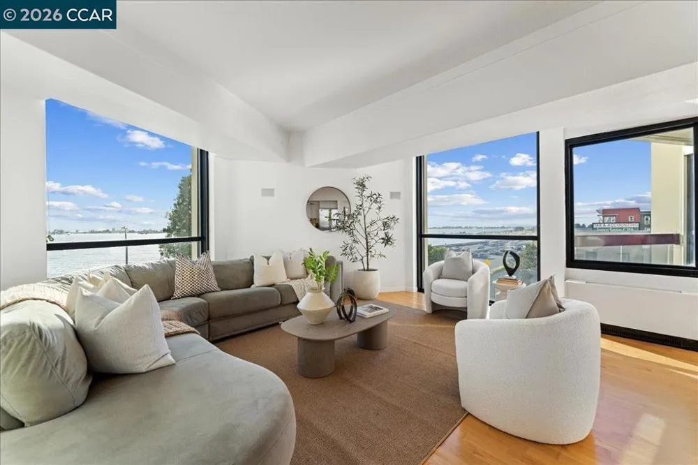 6363 Christie Ave #406 Emeryville, CA 94608