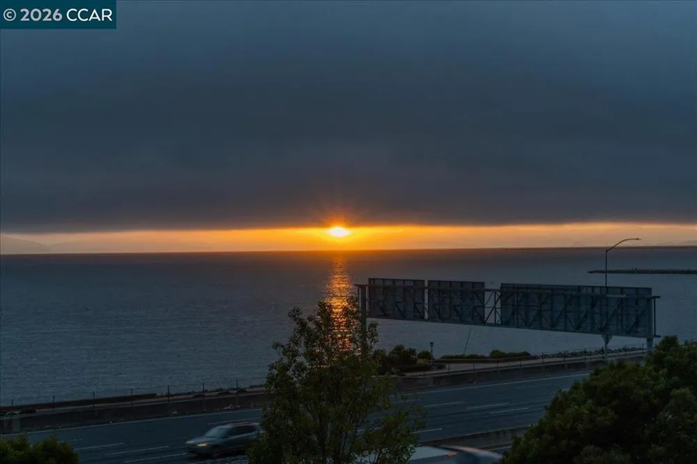6363 Christie Ave #406 Emeryville, CA 94608