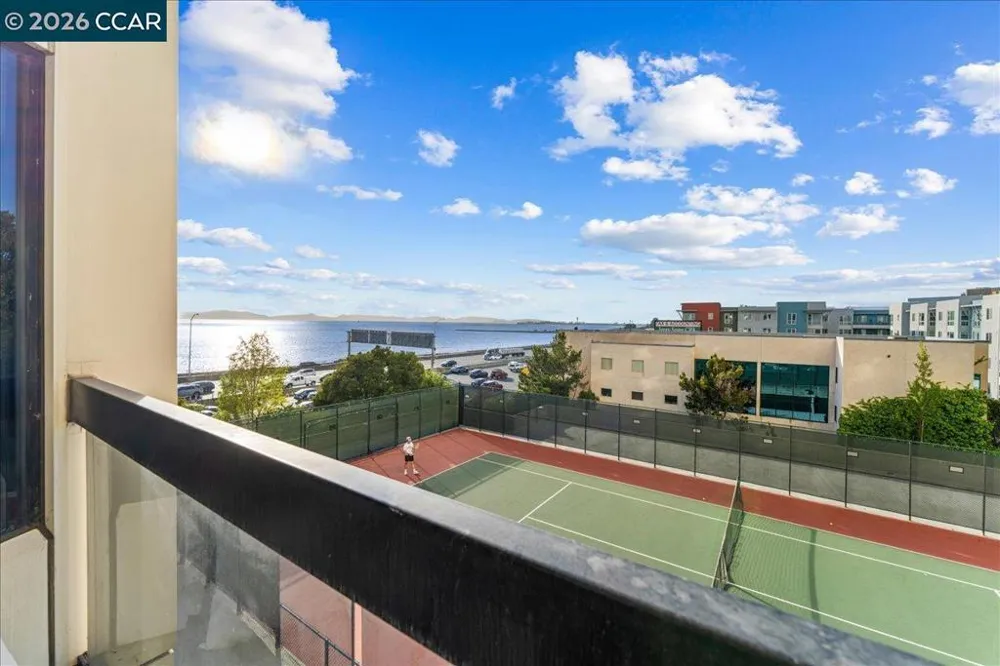 6363 Christie Ave #406 Emeryville, CA 94608