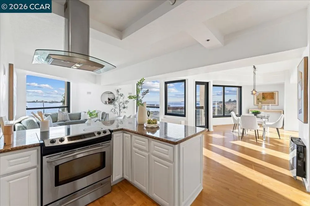 6363 Christie Ave #406 Emeryville, CA 94608