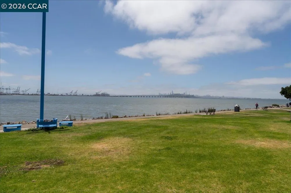 6363 Christie Ave #406 Emeryville, CA 94608