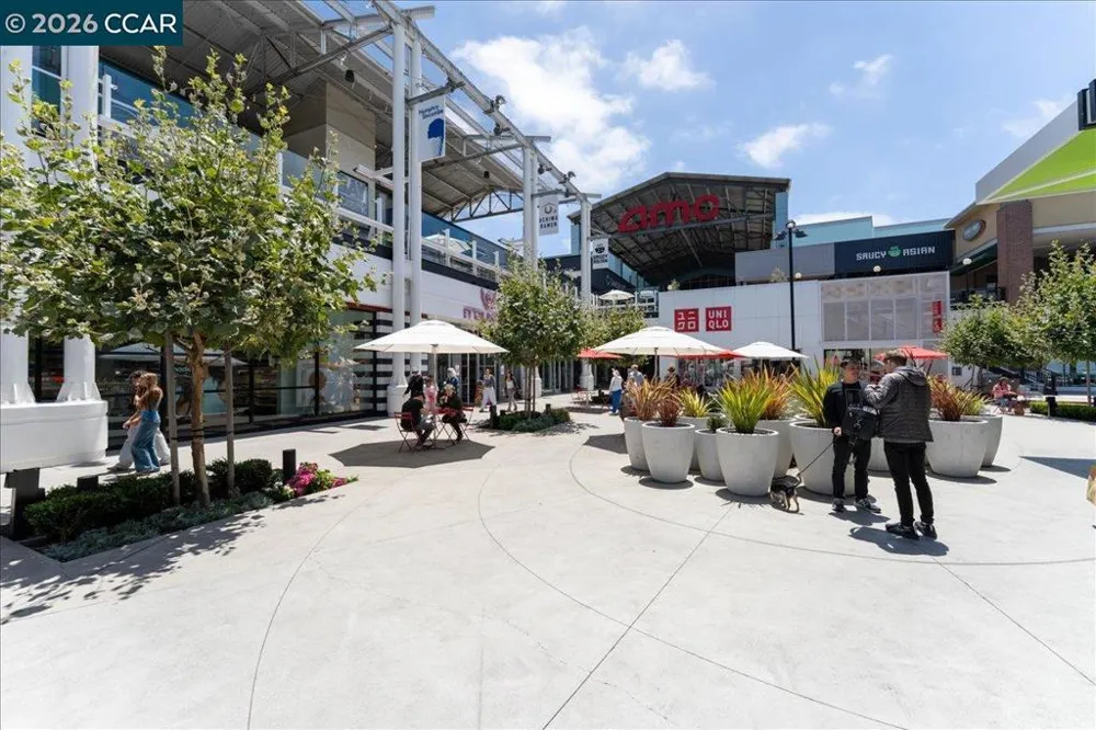 6363 Christie Ave #406 Emeryville, CA 94608