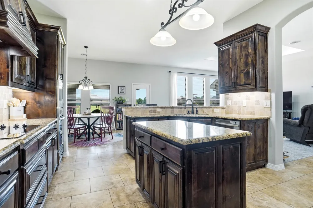 14216 Lucille Drive Newark, TX 76071